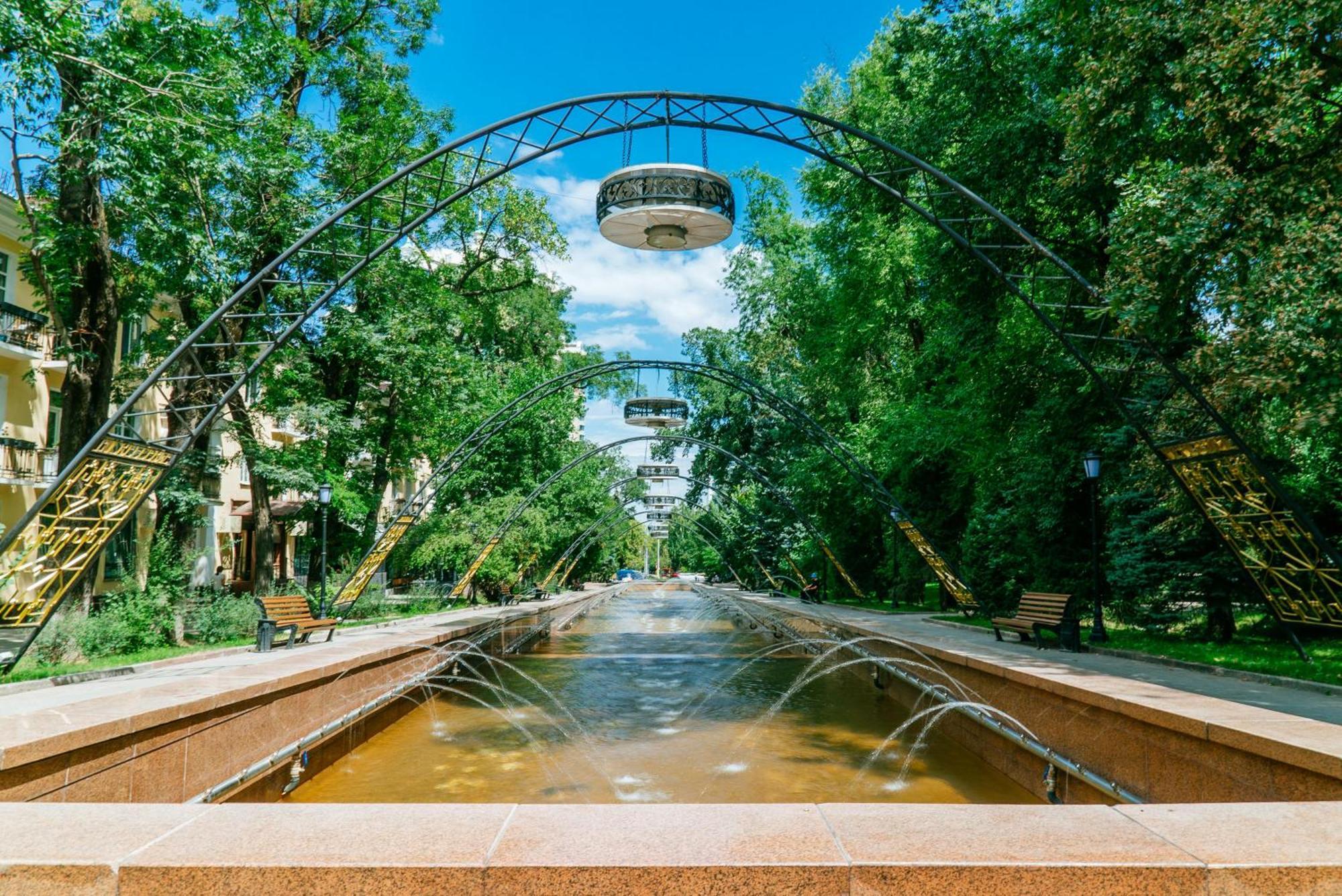 Nadezhda Apartments On Abay Avenue 59 Алма Ата Екстериор снимка