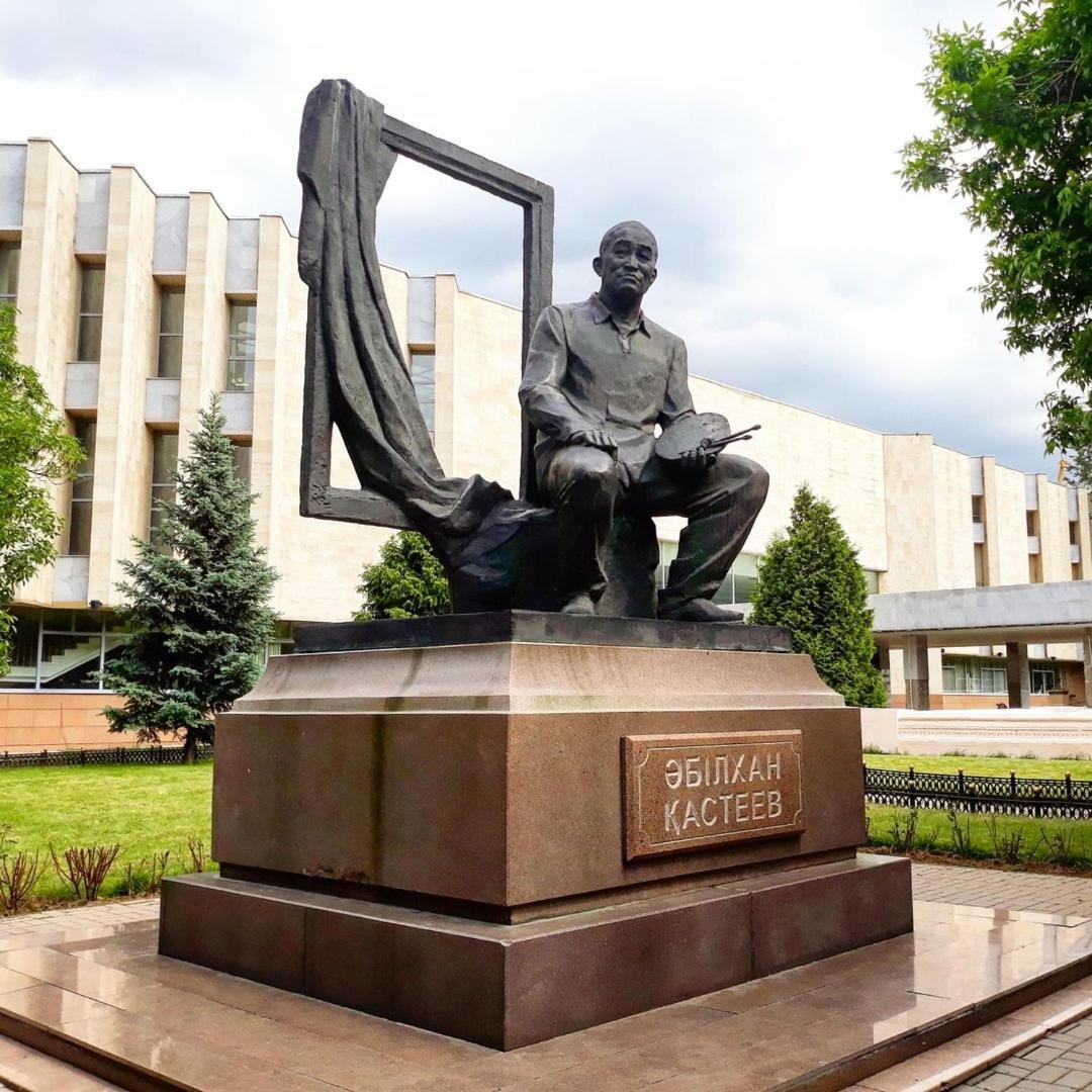 Nadezhda Apartments On Abay Avenue 59 Алма Ата Екстериор снимка