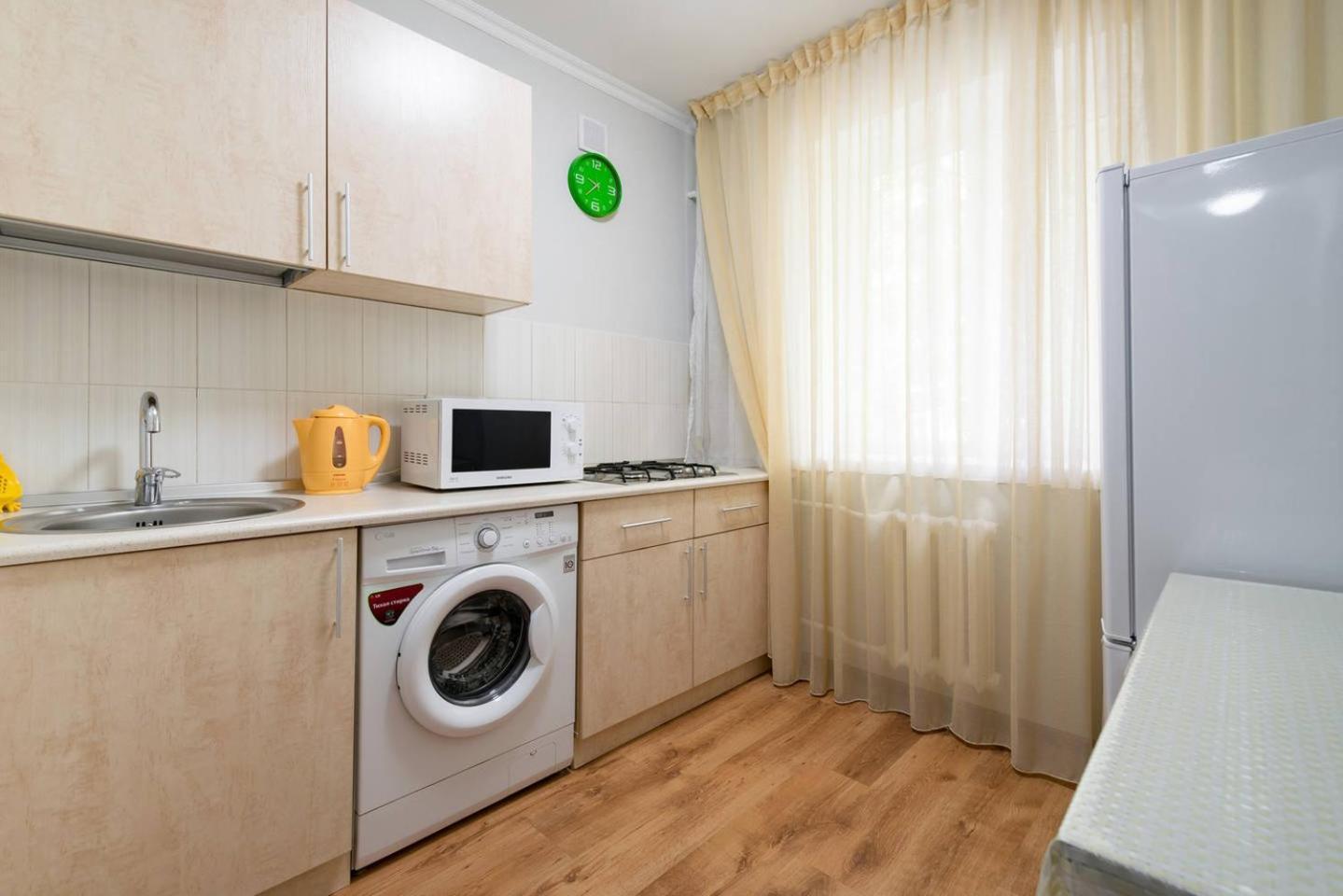 Nadezhda Apartments On Abay Avenue 59 Алма Ата Екстериор снимка