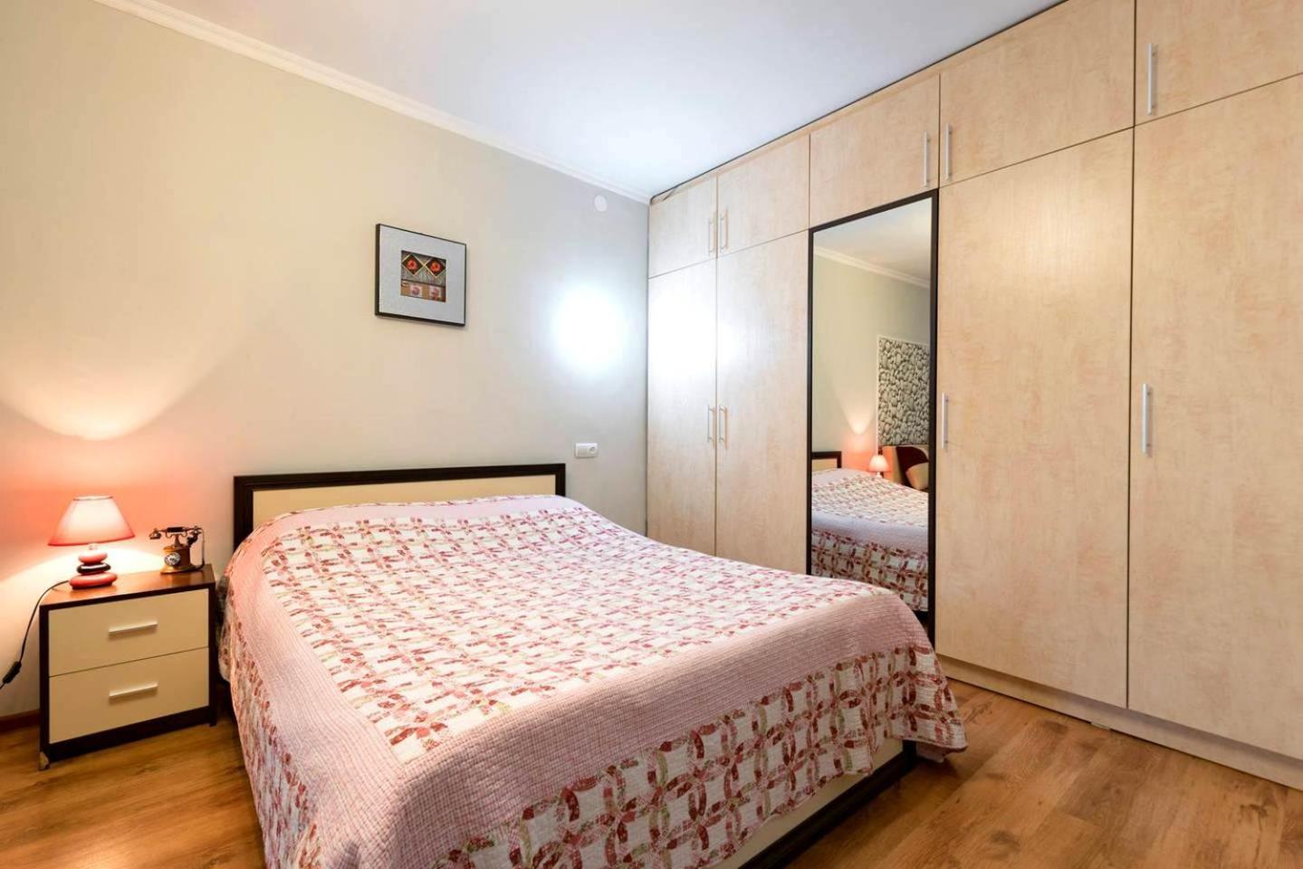 Nadezhda Apartments On Abay Avenue 59 Алма Ата Екстериор снимка